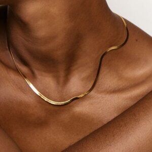 "REA" The Herringbone Necklace